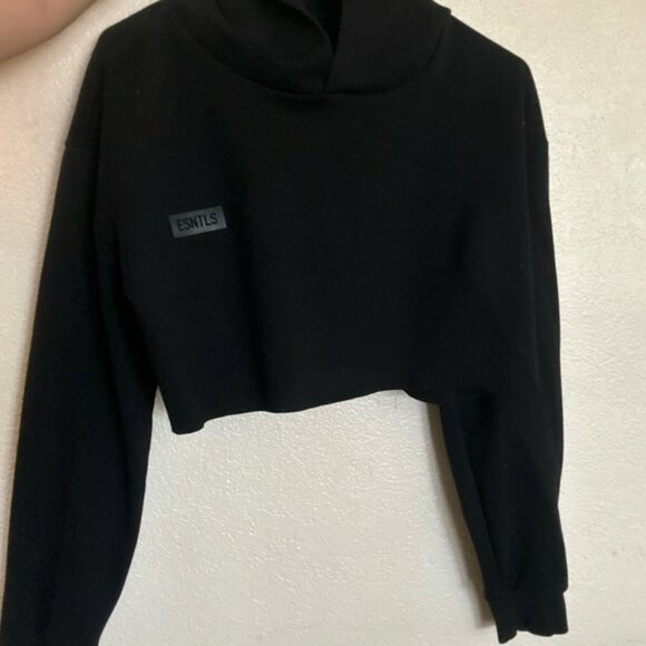 Black Cropped athletic sweater - Picture 1 of 2